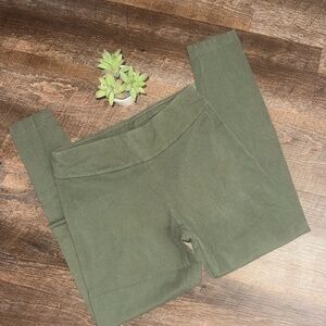 Time and Tru Women’s Leggings in Olive Green